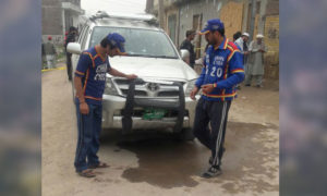 پشاور میں سرکاری افسر کی گاڑی پر بم حملہ | urduhumnews.wpengine.com