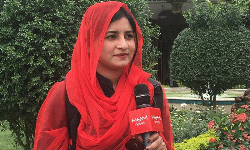 ہم نیوز کی منمیت کور، پاکستان کی پہلی سکھ خاتون رپورٹر | urduhumnews.wpengine.com