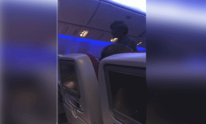 طیارے میں بھکاری کی ویڈیو سوشل میڈیا پر وائرل | urduhumnews.wpengine.com