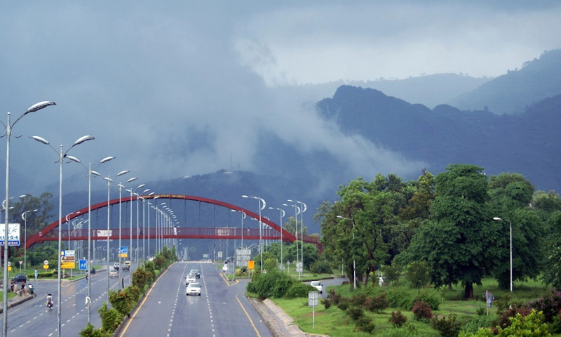 اسلام آباد اور پشاور کے مختلف علاقوں میں تیز ہواؤں اور بوندا باندی کا امکان