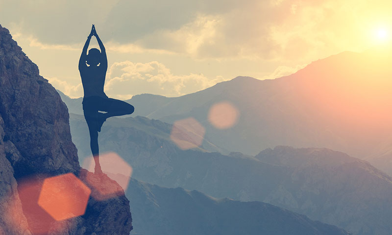 جسم کو تندرست و توانا رکھنے کے لیے یوگا کرنا کیوں ضروری ہے؟ | urduhumnews.wpengine.com