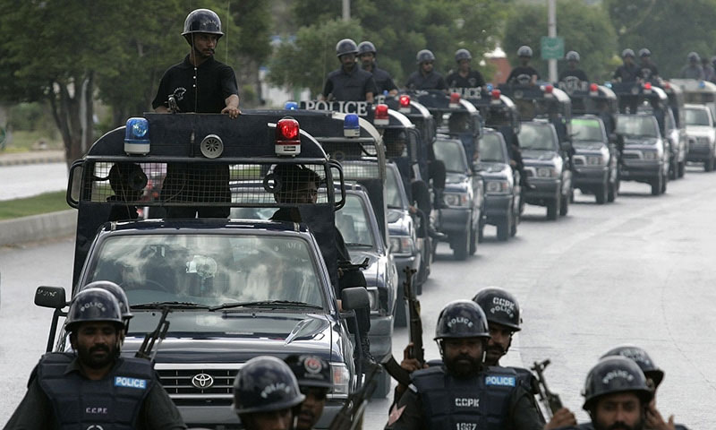 راجن پور: پولیس نے دولہا کی گاڑی چھین لی، باراتیوں کا احتجاج |humnews.pk