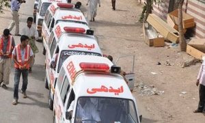 کراچی: گاڑیوں میں تصادم، ایک ہی خاندان کے چھ افراد جاں بحق، پانچ زخمی