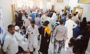 کورونا وائرس، بلوچستان کے سرکاری اسپتالوں میں ایس او پیز ہوا میں اڑا دی گئیں