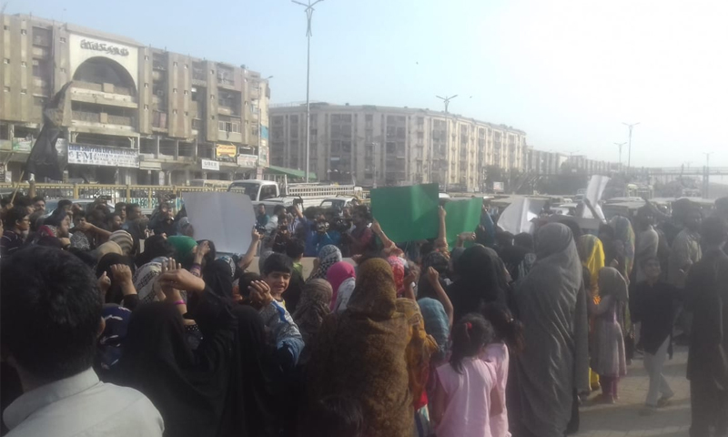 کراچی سرکاری فلیٹ خالی کرانے پر احتجاج | urduhumnews.wpengine.com