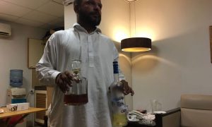 پیپلزپارٹی رہنما شرجیل میمن کے کمرہ سے ملنے والی بوتلیں