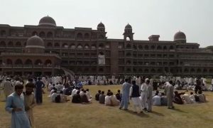 پشاور یونیورسٹی: طالبات کیلیے شلوار قمیض پہننا لازمی قرار