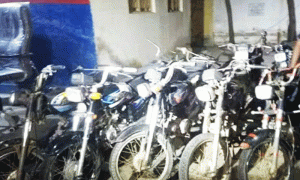 کراچی: موٹر سائیکلیں چوری کرنے والا گینگ گرفتار|humnews.pk