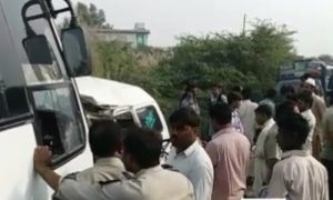 بس اور کیری ڈبے میں تصادم, 6 طالبات جاں بحق | urduhumnews.wpengine.com
