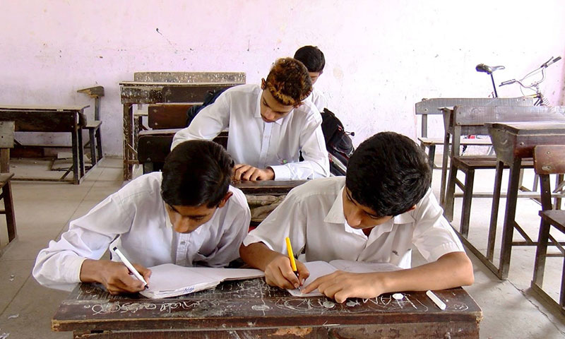 سندھ: دوپہر کی شفٹ میں چلنے والے اسکول عدم توجہی کا شکار | ہم نیوز