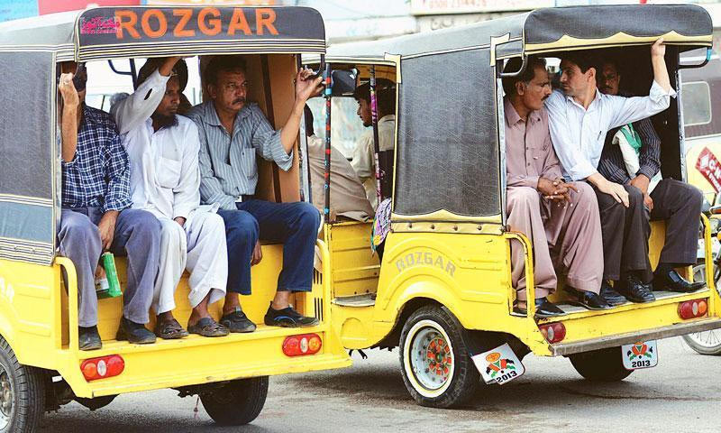 کراچی: رکشہ میں4 سے زائد سواریاں بٹھانے پر پابندی عائد