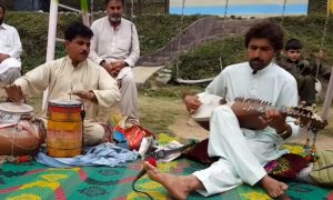 پشتو موسیقی کے بادشاہ رباب کی تیاری دلچسپ لیکن مشکل | ہم نیوز