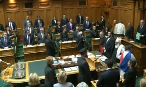 تین ماہ بعد پھر کورونا کیس، نیوزی لینڈ میں پارلیمنٹ تحلیل کرنے کا فیصلہ مؤخر