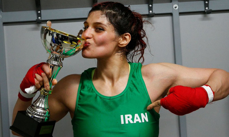 ایرانی خاتون باکسر نے وارنٹ جاری ہونے پر وطن واپسی ملتوی کردی