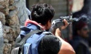 کراچی: سپرہائی وے پر مبینہ پولیس مقابلہ، دو اہلکار زخمی
