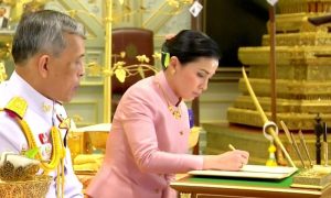 تھائی لینڈ: بادشاہ نے ذاتی سیکیورٹی گارڈ کو شاہی ملکہ بنا لیا