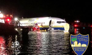 امریکہ: کمرشل پرواز پھسل کر دریا میں چلی گئی ، طیارے میں سوار136افراد محفوظ
