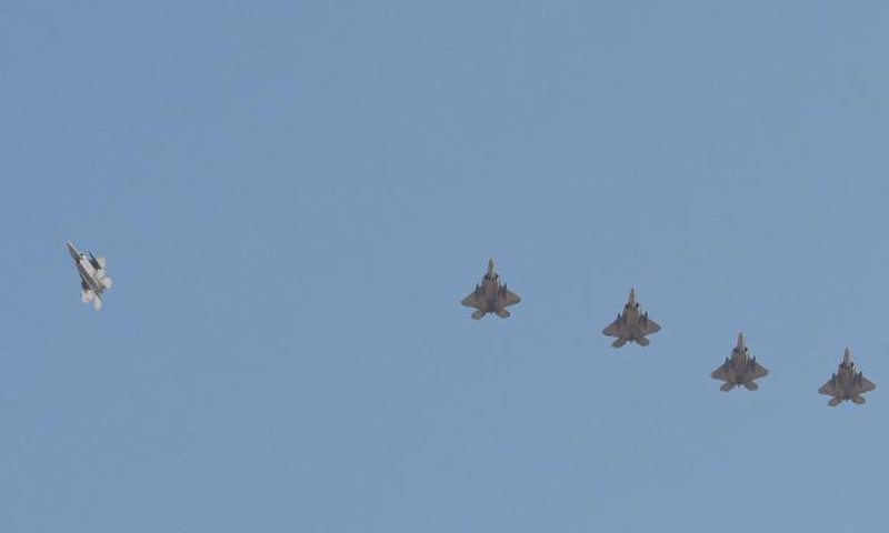 امریکی ایف 22 اسٹیلتھ طیارے قطر ایئر بیس پر پہنچا دیے گئے