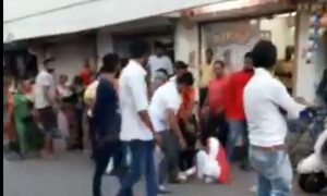 بھارت:’چھیڑ خانی‘پر احتجاج کیوں کیا؟رکن اسمبلی کا خاتون پر تشدد