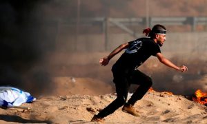غزہ: اسرائیلی فوج نے گولیاں برسا کر 98 فلسطینیوں کو زخمی کردیا
