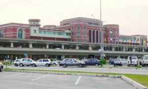لاہور: ائرپورٹ کے لاؤنج میں فائرنگ، دو افراد جاں بحق