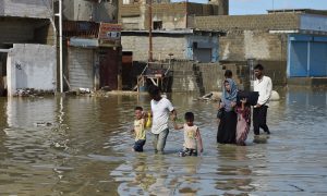 کراچی میں طوفانی بارشوں کے بعد تاحال مسائل کم نہ ہو سکے