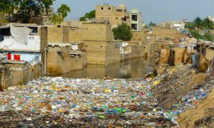 کراچی کے کچرے پر فریقین کی الزام تراشیاں