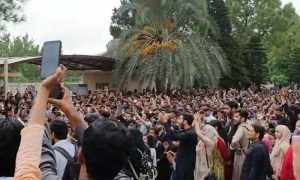 بحریہ یونیورسٹی میں طالبہ کی ہلاکت پر احتجاج