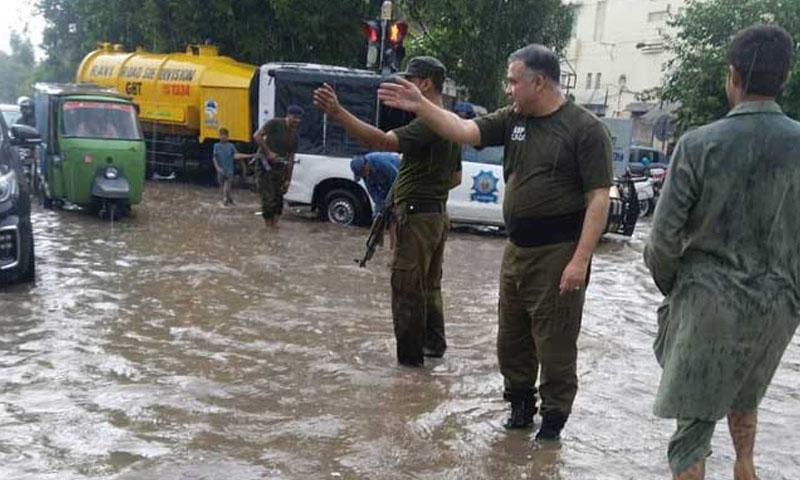 کراچی اور لاہور میں بارش نے تباہی مچا دی