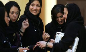 سعودی عرب: خواتین سیاحوں پر عبایا پہننے کی لازمی پابندی ختم