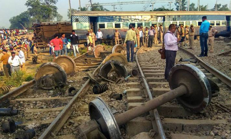 بنگلہ دیش: ٹرینوں میں تصادم سے 15 افراد ہلاک متعدد زخمی