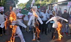 بھارت میں متنازعہ بل پر مظاہرے، کاروباری مراکز