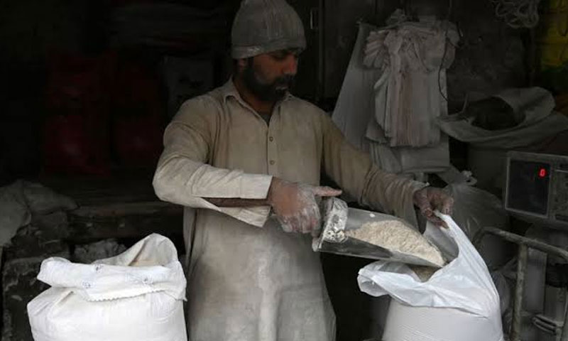 پنجاب میں 20 کلو اٹے کا تھیلا ایک ہزار روپے میں فروخت ہونے لگا