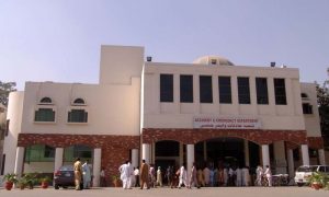 کورونا وائرس: ناقص انتظامات پر لاہور کے ایم ایس سروسز اسپتال تبدیل