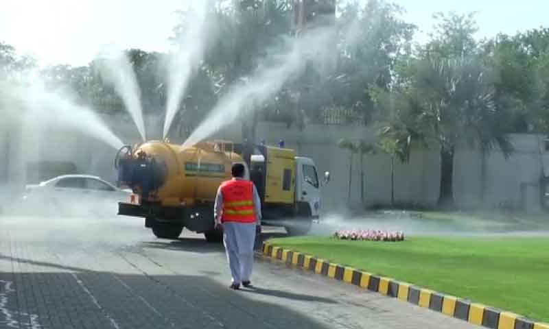 لاہور: جراثیم کش اسپرے والی خصوصی گاڑی ’دی مسٹ کوئین‘ میدان میں آگئی