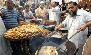 سندھ: فروٹ چاٹ، سموسے اور پکوڑے کے اسٹال لگانے پر پابندی