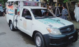 کراچی: گلستان جوہر میں رینجرز کی گاڑی پر حملہ، ایک اہلکار زخمی