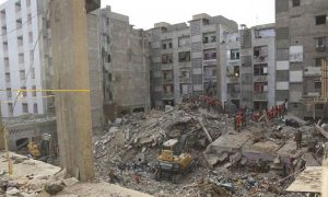 کراچی میں مخدوش قرار دی گئی عمارتیں گرانے کا حکم