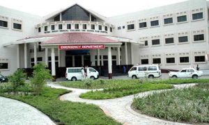 لاہور: سرکاری اسپتالوں کے آئی سی یوز میں کورونا مریضوں کے لیے جگہ ختم