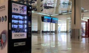 کورونا وائرس: دبئی ایئرپورٹ پر حفاظتی سامان کیلئے خودکارمشنیں نصب