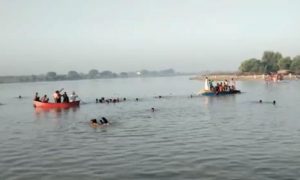 خیرپور: سیلاب متاثرین کی کشتی الٹنے سے2 افراد جاں بحق