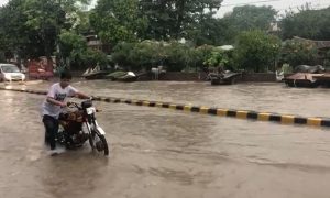 لاہور میں بارش: لیسکو کے130سے زائد فیڈرز ٹرپ کر گئے