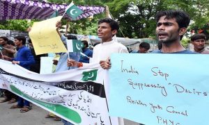 ہندو برادری کے احتجاجی قافلوں کی اسلام آباد آمد: مظاہرین کی نعرے بازی