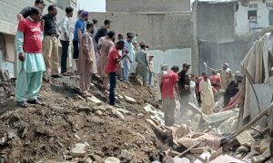 کراچی میں ایک اور عمارت گر گئی