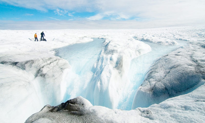 موسمیاتی تبدیلی: گرین لینڈ میں جمی برف تیزی سے پگھلنے لگی 