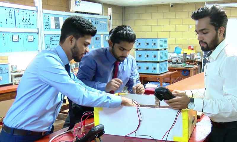 کراچی کے طلبہ نے سستی بجلی پیدا کرنے کا طریقہ ڈھونڈ نکالا