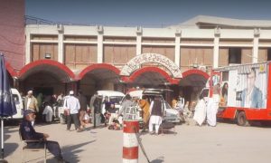 پشاور خیبر ٹیچنگ اسپتال، معطل ملازمین کو فارغ کرنے کی سفارش