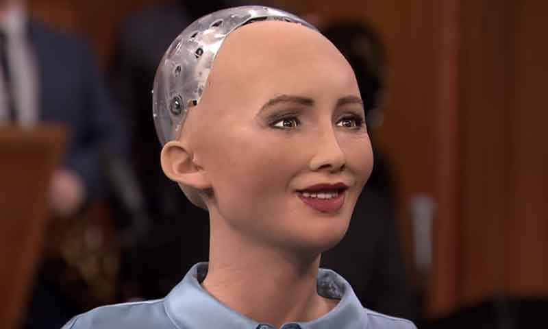 کورونا کے دوران صوفیہ جیسے مزید روبوٹس کی خدمات حاصل کرنے کا فیصلہ