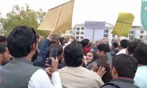 مسلم لیگ ن کے رہنماؤں اور پی ٹی آئی کے کارکنوں میں ہاتھا پائی 