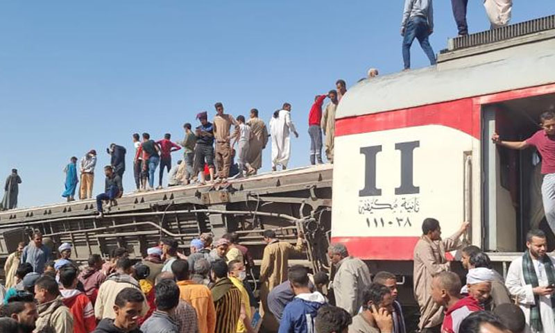 مصر: ٹرین کا خوفناک حادثہ، 32 افراد جاں بحق، درجنوں زخمی